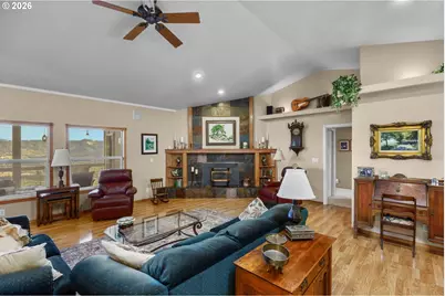 470 Black Oak Dr, Roseburg, OR 97471 - Photo 5