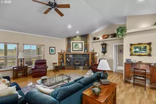 470 Black Oak Dr, Roseburg, OR 97471 - Photo 5