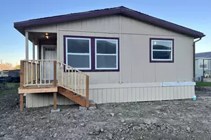 626 NW 4th Ave, Milton-Freewater, OR 97862 - Photo 1