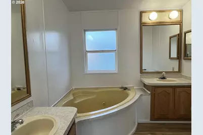 626 NW 4th Ave, Milton-Freewater, OR 97862 - Photo 5