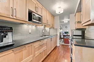 5630 S Riverside Ln, Portland, OR 97239 - Photo 11