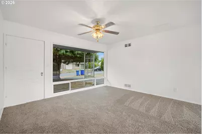 10722 NE Thompson St, Portland, OR 97220 - Photo 9