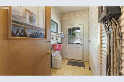 976 S 5th St, Coos Bay, OR 97420 - Photo 15