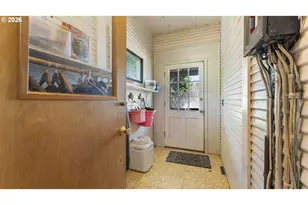 976 S 5th St, Coos Bay, OR 97420 - Photo 15