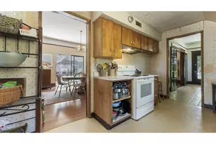 976 S 5th St, Coos Bay, OR 97420 - Photo 13
