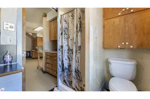 976 S 5th St, Coos Bay, OR 97420 - Photo 17