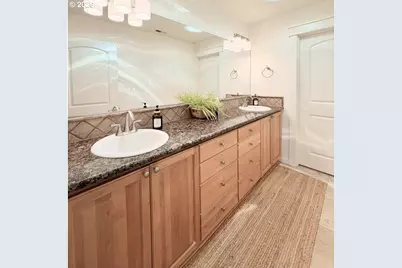 9356 SE 143rd Ave, Happy Valley, OR 97086 - Photo 13