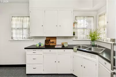 4637 NE 40th Ave, Portland, OR 97211 - Photo 11
