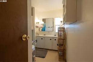 1501 SW Baker St, McMinnville, OR 97128 - Photo 15