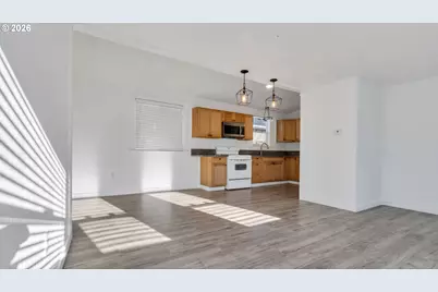 1768 38th Pl, Salem, OR 97305 - Photo 7