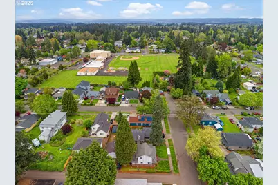 374 NE Edison St, Hillsboro, OR 97124 - Photo 25