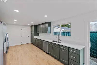 865 Seagate Ave, Coos Bay, OR 97420 - Photo 9