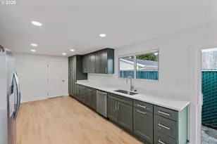 865 Seagate Ave, Coos Bay, OR 97420 - Photo 9