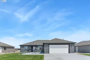 227 SW Goldfinch Ln, Boardman, OR 97818 - Photo 1
