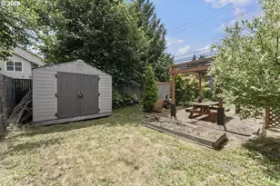 297 SW Walnut Ave, Dallas, OR 97338 - Photo 17