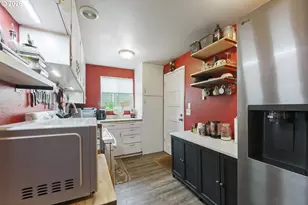 297 SW Walnut Ave, Dallas, OR 97338 - Photo 7