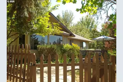 625 SE Terrace Dr, Roseburg, OR 97470 - Photo 1