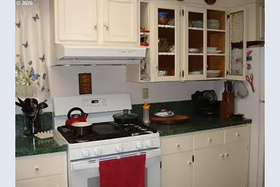625 SE Terrace Dr, Roseburg, OR 97470 - Photo 7