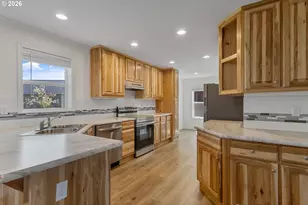 365 Mountain View Rd, Sweet Home, OR 97386 - Photo 11