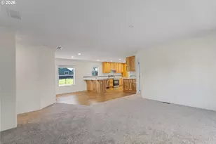 365 Mountain View Rd, Sweet Home, OR 97386 - Photo 3