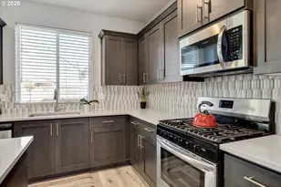 282 W 17th St, Lafayette, OR 97127 - Photo 11