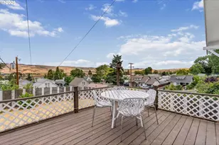 1015 E 10th St, The Dalles, OR 97058 - Photo 27