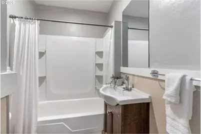 1015 E 10th St, The Dalles, OR 97058 - Photo 15