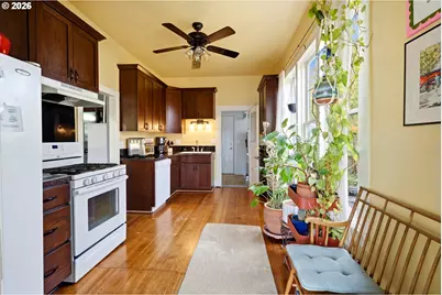 1046 NE 2nd St, McMinnville, OR 97128 - Photo 5