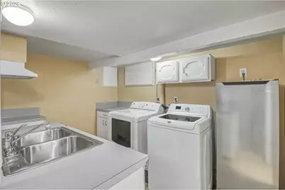 10516 SE Clinton St, Portland, OR 97266 - Photo 27