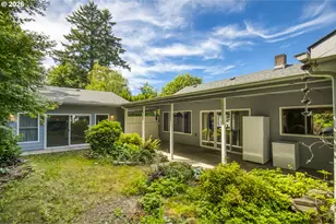 10516 SE Clinton St, Portland, OR 97266 - Photo 35