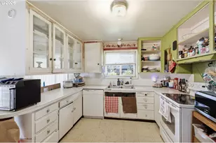 1012 7th St, Springfield, OR 97477 - Photo 13