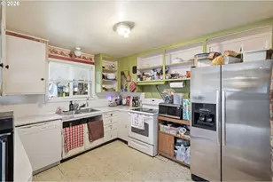 1012 7th St, Springfield, OR 97477 - Photo 11