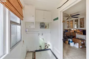 1012 7th St, Springfield, OR 97477 - Photo 19