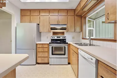 9477 SW 62nd Dr, Portland, OR 97219 - Photo 11