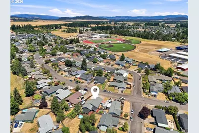 305 Meadow Ln, Creswell, OR 97426 - Photo 31