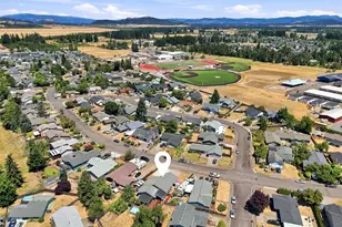 305 Meadow Ln, Creswell, OR 97426 - Photo 31