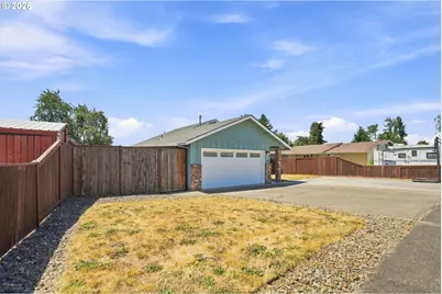 305 Meadow Ln, Creswell, OR 97426 - Photo 3