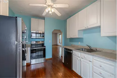 184 S 2nd St, Saint Helens, OR 97051 - Photo 9