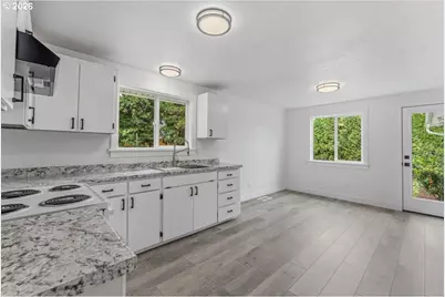 8970 SW Reiling St, Portland, OR 97224 - Photo 9