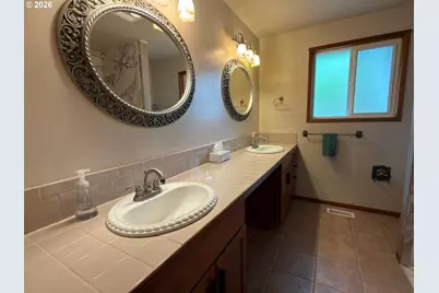 2188 SE Pine St, Hillsboro, OR 97123 - Photo 15
