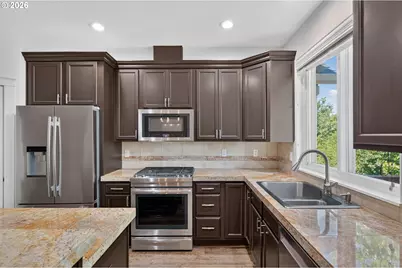 10005 SE Old Town Ct, Happy Valley, OR 97086 - Photo 5