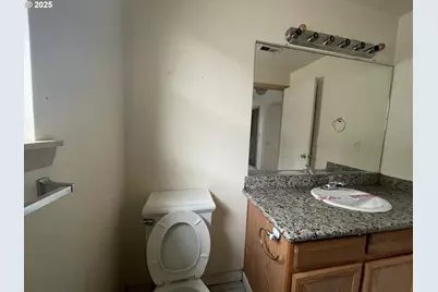 702 NE 94th Ave, Portland, OR 97220 - Photo 33