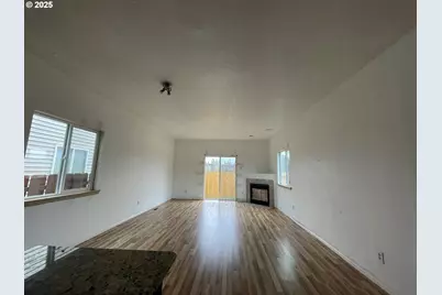 702 NE 94th Ave, Portland, OR 97220 - Photo 5