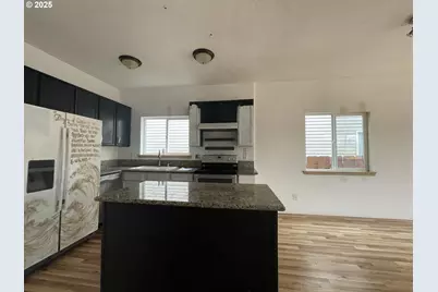 702 NE 94th Ave, Portland, OR 97220 - Photo 13