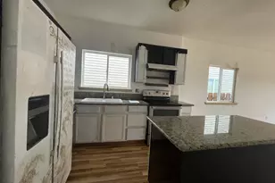 702 NE 94th Ave, Portland, OR 97220 - Photo 9