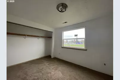 702 NE 94th Ave, Portland, OR 97220 - Photo 31