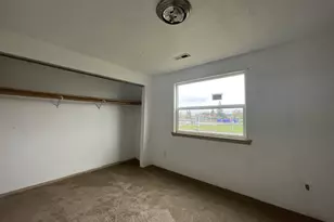 702 NE 94th Ave, Portland, OR 97220 - Photo 31