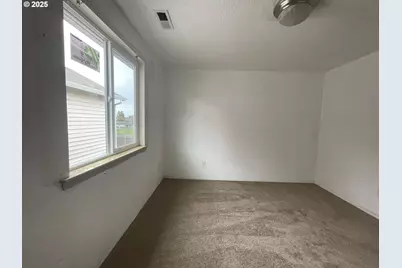 702 NE 94th Ave, Portland, OR 97220 - Photo 21