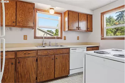 687 Jefferson St, Lafayette, OR 97127 - Photo 11