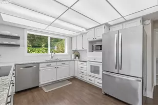 2695 Hillcrest Dr, West Linn, OR 97068 - Photo 9